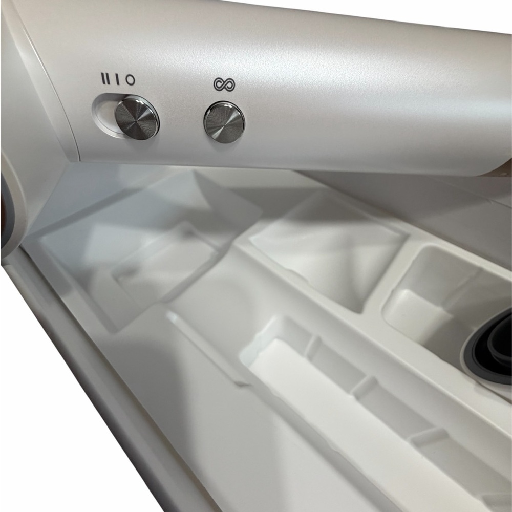 Professional Hair Dryer in Silver and‎ Gold - Picture 4 of 4
